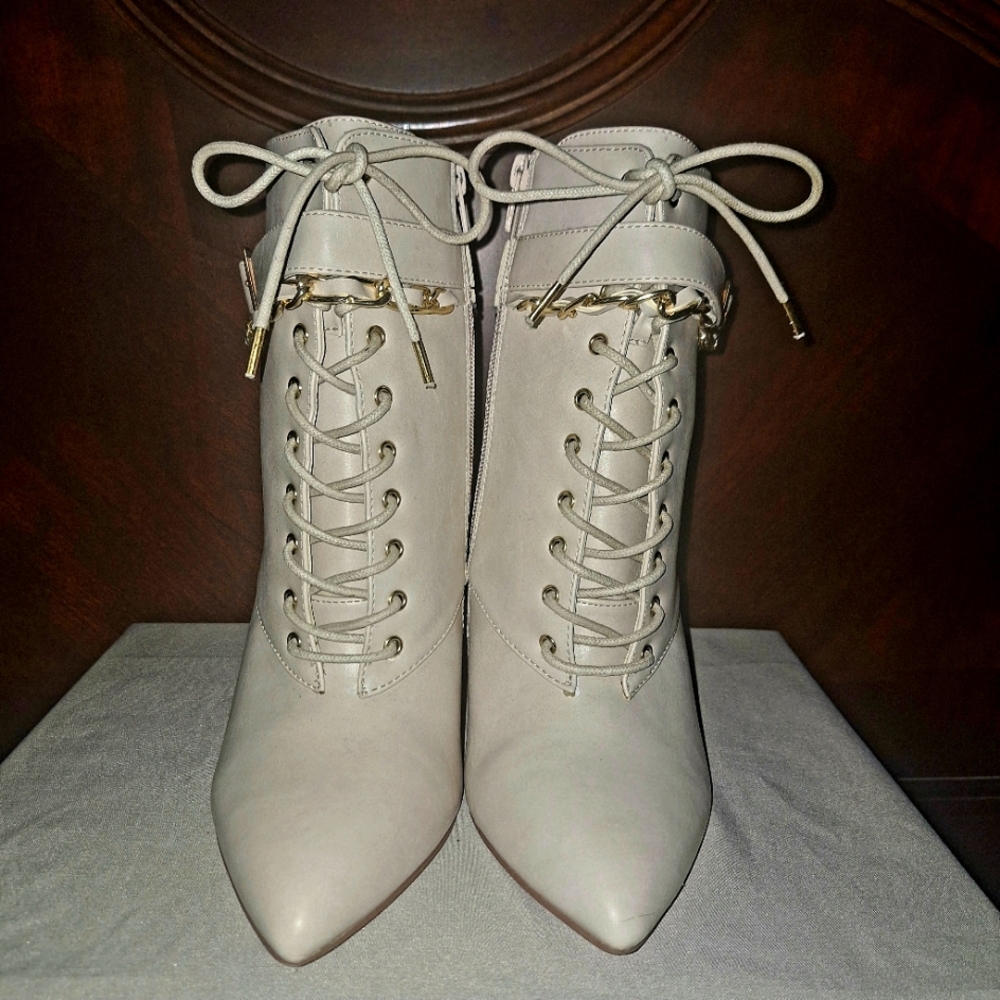 Shoes - Picture 4 of 4